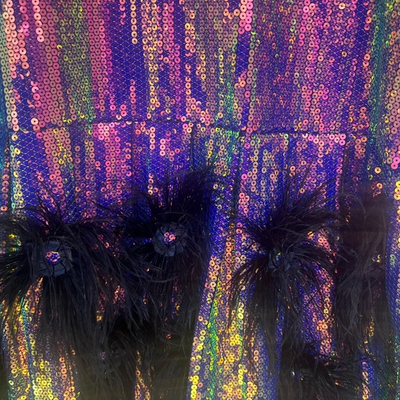 Sparkly feather mini dress with puff sleeves - Picture 5 of 5